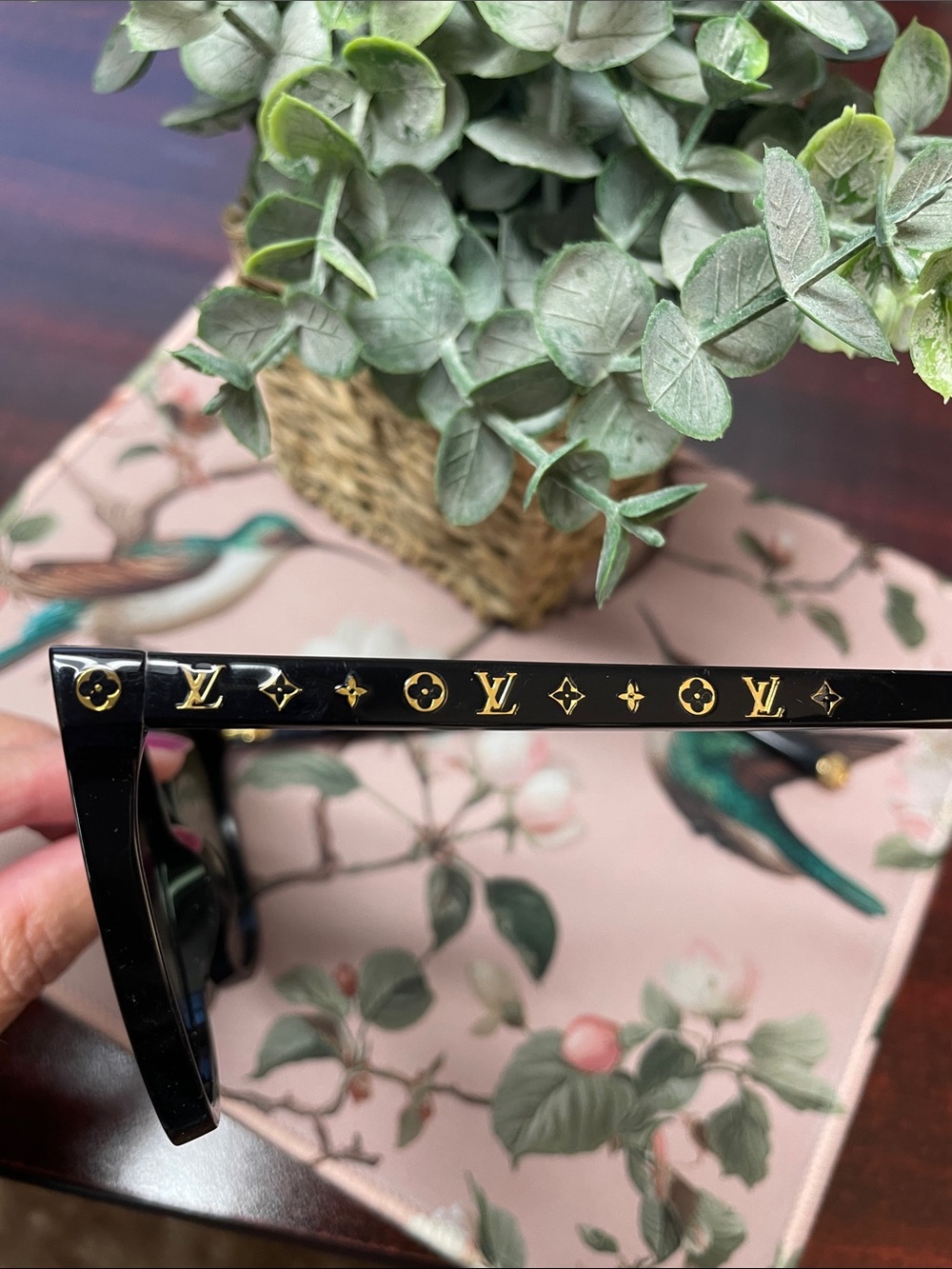 Louis Vuitton Black Polarized Gradient Lens Women's Sunglasses (Z1657W) - Picture 3 of 14
